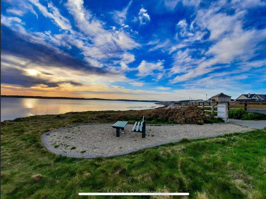 Seascape On The Edge Of Town: 4 Beds All Ensuite. Belmullet Exterior foto
